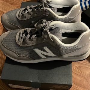 New balance size women 8 with box